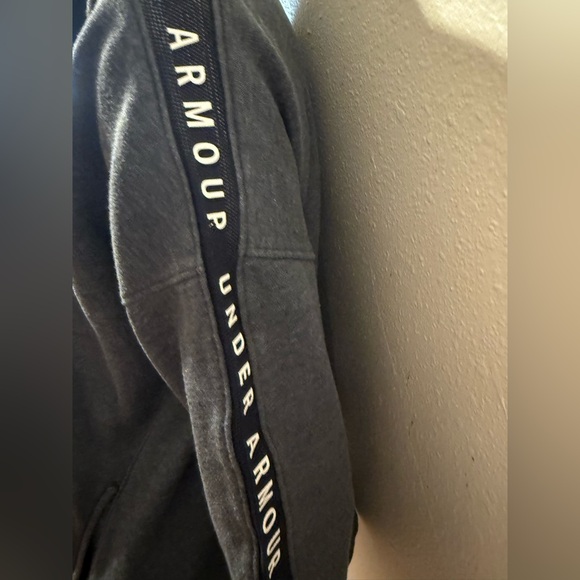 Under Armour Sweatshirt - Picture 2 of 4